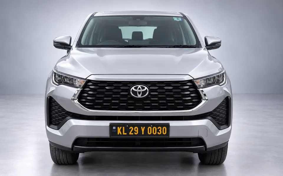 Toyota Innova Hycross, photo 2