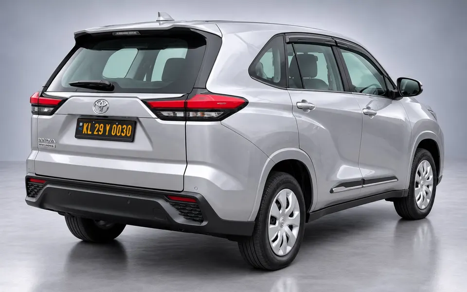Toyota Innova Hycross, photo 3