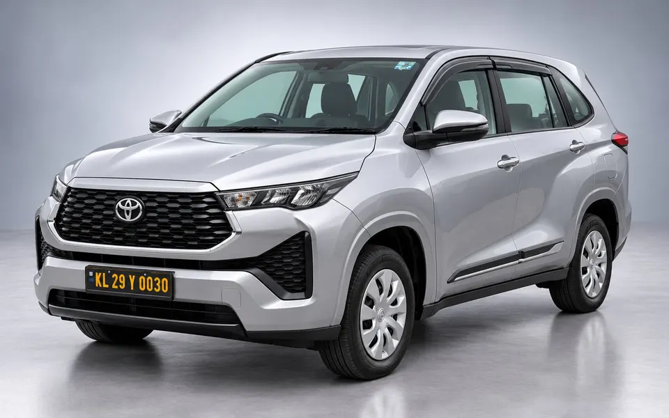 Toyota Innova Hycross, photo 1